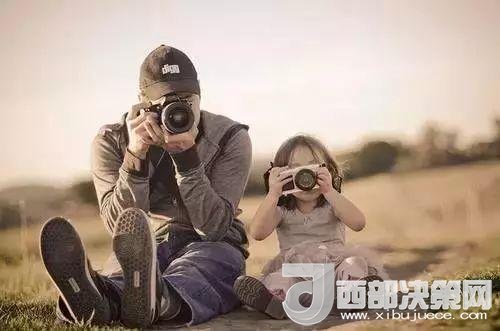 “曾子殺豬”故事在前，最近又有《父母說好考了90分就去看海，被爽約后女孩離家出走》新聞在后。父母如果自己的行為“打臉”了，又怎么能在孩子面前掌握教育的主動權(quán)。