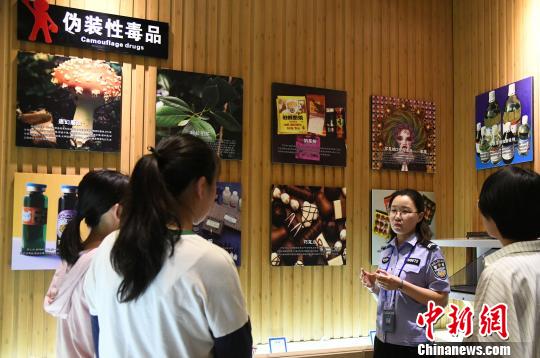 山西省司法行政戒毒系統(tǒng)積極面向社會開展禁毒警示教育?！　　⊥踅ㄜ?攝