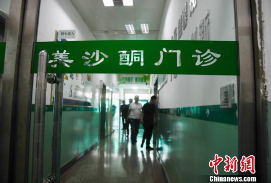 有數(shù)據(jù)顯示，十年來，山西省司法行政戒毒系統(tǒng)累計(jì)收治戒毒人員總數(shù)6萬余人。截至目前，在冊強(qiáng)制隔離戒毒人員、自愿戒毒人員、戒毒康復(fù)人員、美沙酮維持治療人員共1.2萬余人?！⊥踅ㄜ?攝