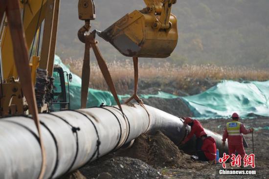 資料圖：天然氣管道施工現(xiàn)場。<a target='_blank'  data-cke-saved- >中新社</a>記者 蘇丹 攝