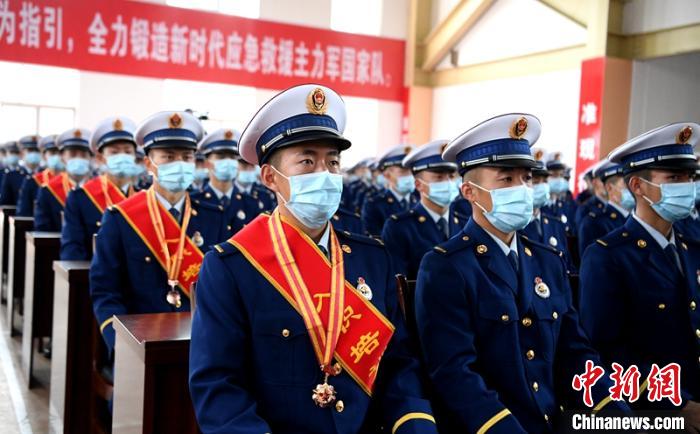 授銜表彰儀式現(xiàn)場。　劉忠俊 攝