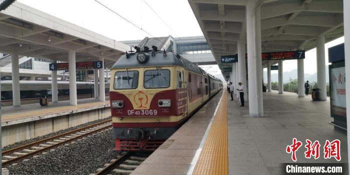 貴州省首條城際高速鐵路——安六鐵路開始聯(lián)調聯(lián)試。中國鐵路成都局集團公司供圖