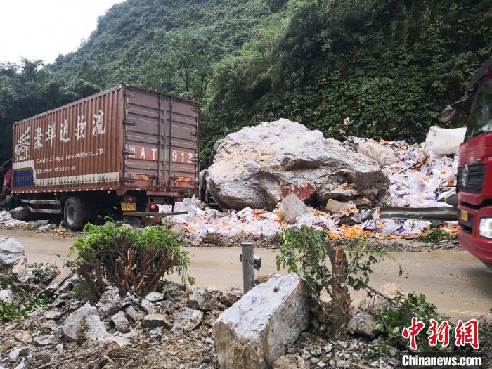 事故現(xiàn)場。　黃鵬 攝