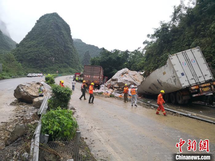 事故現(xiàn)場?！↑S鵬 攝