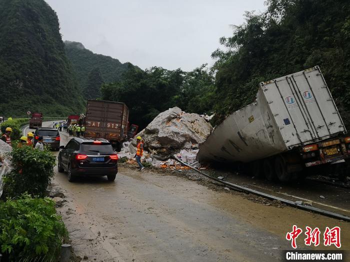 事故現(xiàn)場?！↑S鵬 攝