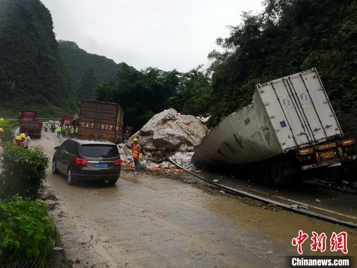 事故現(xiàn)場?！↑S鵬 攝