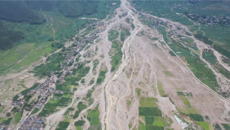 ▲圖為涼山冕寧山洪現(xiàn)場，來源：四川消防。