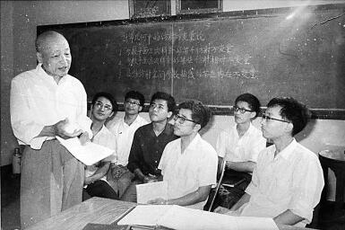 舍我其誰報國志，碧血丹心愛國情